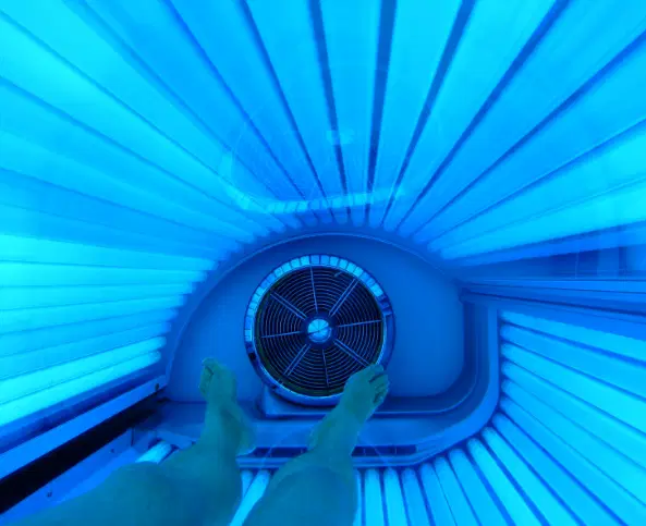 Os riscos do bronzeamento artificial para a pele e como aumenta as chances de câncer