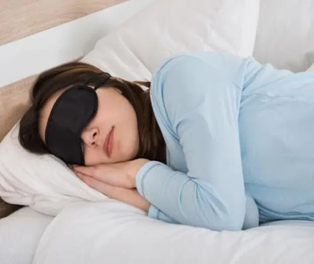 Dormir mal engorda? Entenda a relação entre o sono e a fome