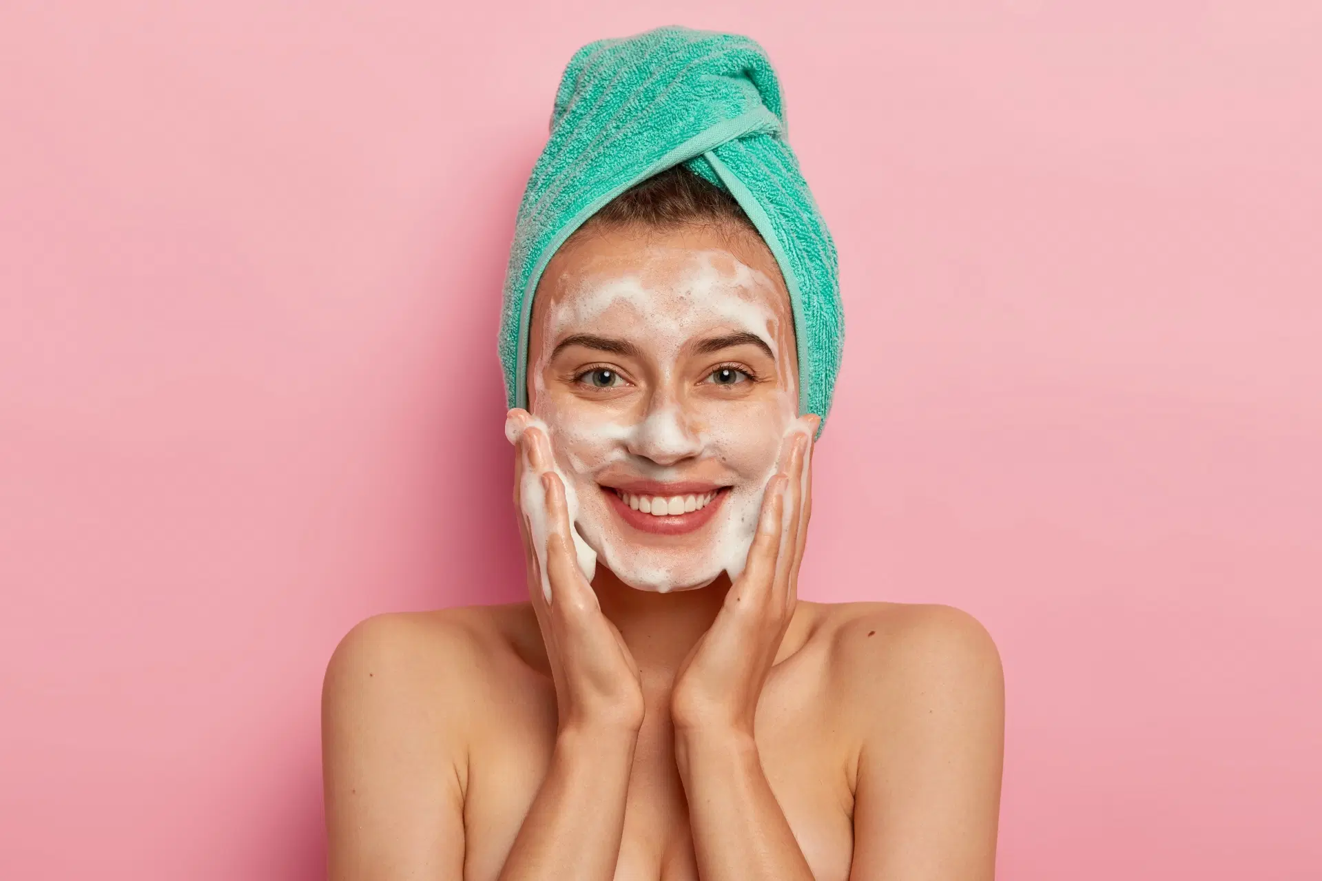 Esfoliação para pele oleosa e acneica: qual é a melhor forma de fazer?