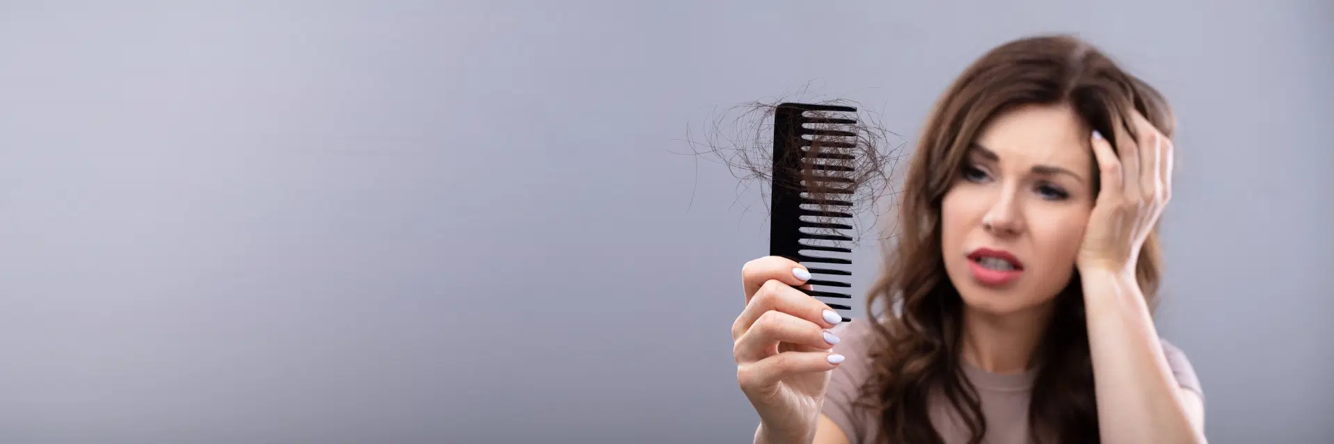 Queda de cabelo pode estar ligada a causas hormonais