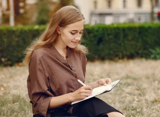 Microjournaling: como escrever poucos minutos por dia pode melhorar sua saúde mental