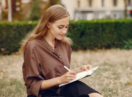 Microjournaling: como escrever poucos minutos por dia pode melhorar sua saúde mental