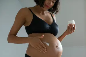 Como lidar com as mudanças que ocorrem na pele durante a gravidez?