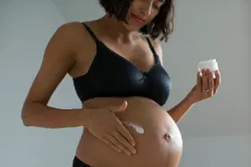Como lidar com as mudanças que ocorrem na pele durante a gravidez?