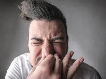 Os perigos de segurar o espirro