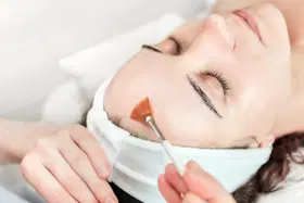 Conheça os tipos de peelings e quando eles são indicados