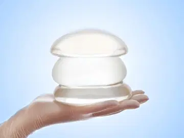 Existe relação entre prótese de silicone e câncer?
