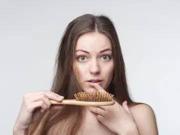 Por que acontece a queda de cabelo?